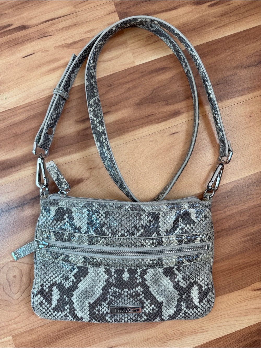3 for $20 CALVIN KLEIN Snakeskin Reptile Print Crossbody Bag Beige Gray Pockets